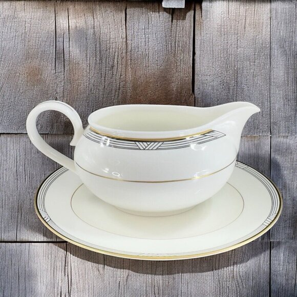 Christopher Stuart Empire House Gravy Boat With Under Plate Thailand Bone China - Picture 1 of 13